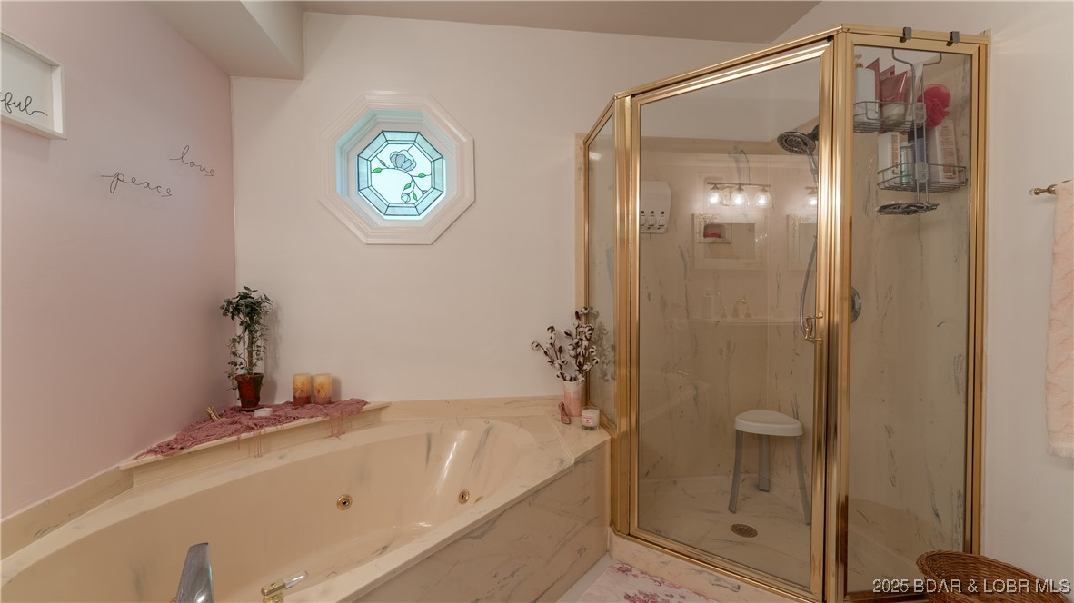 Lake Ozark, Missouri 65049, United States, 2 Bedrooms Bedrooms, ,2 BathroomsBathrooms,Residential,Active,143074