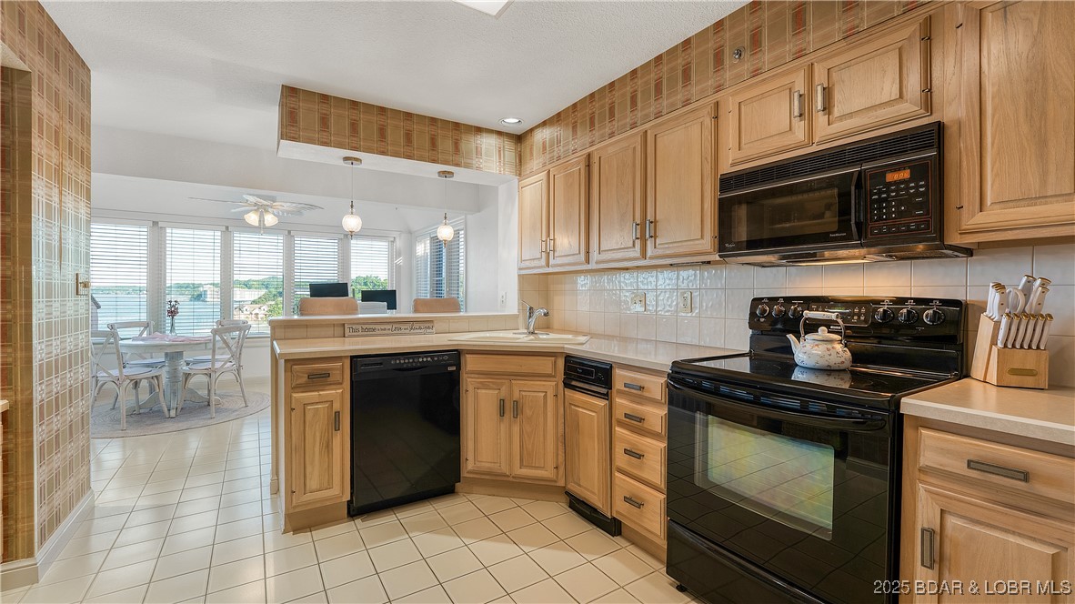 Lake Ozark, Missouri 65049, United States, 2 Bedrooms Bedrooms, ,2 BathroomsBathrooms,Residential,Active,143074