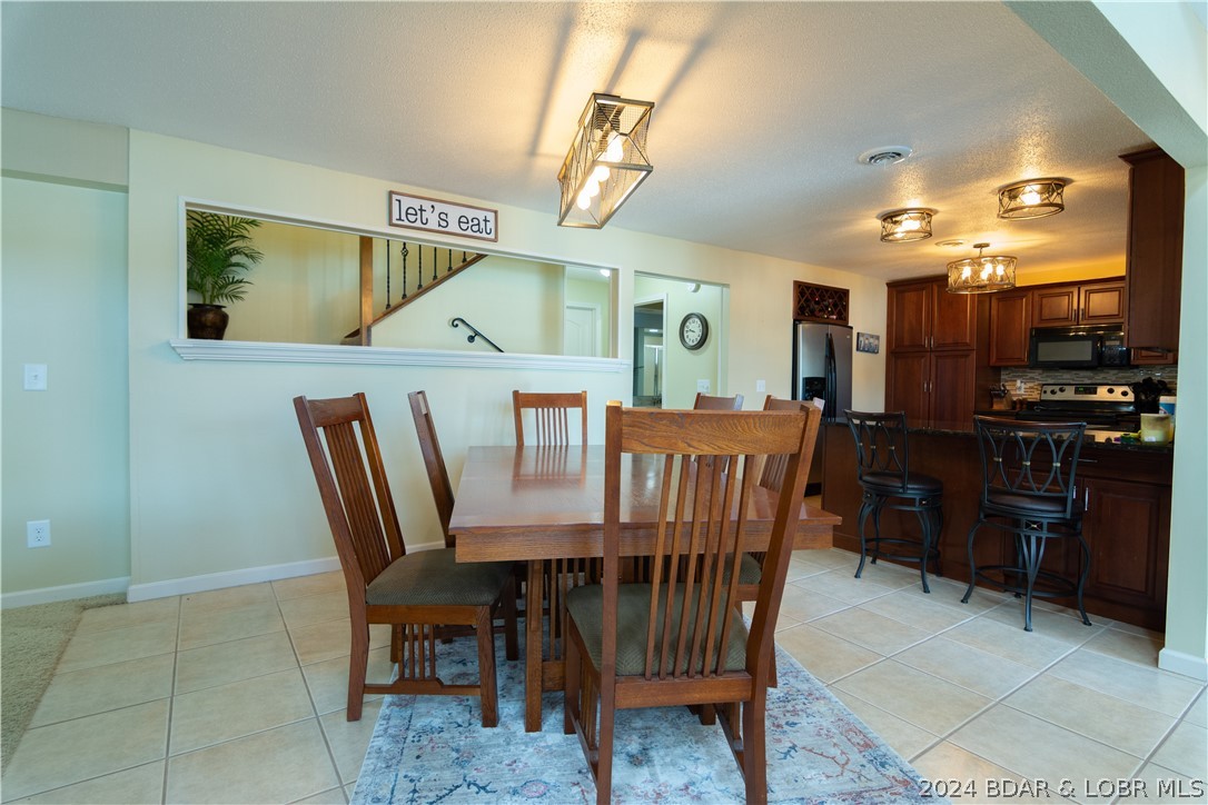 Sunrise Beach, Missouri 65079, United States, 3 Bedrooms Bedrooms, ,3 BathroomsBathrooms,Residential,Contingent,54009