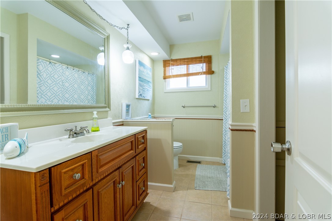 Sunrise Beach, Missouri 65079, United States, 3 Bedrooms Bedrooms, ,3 BathroomsBathrooms,Residential,Contingent,54009