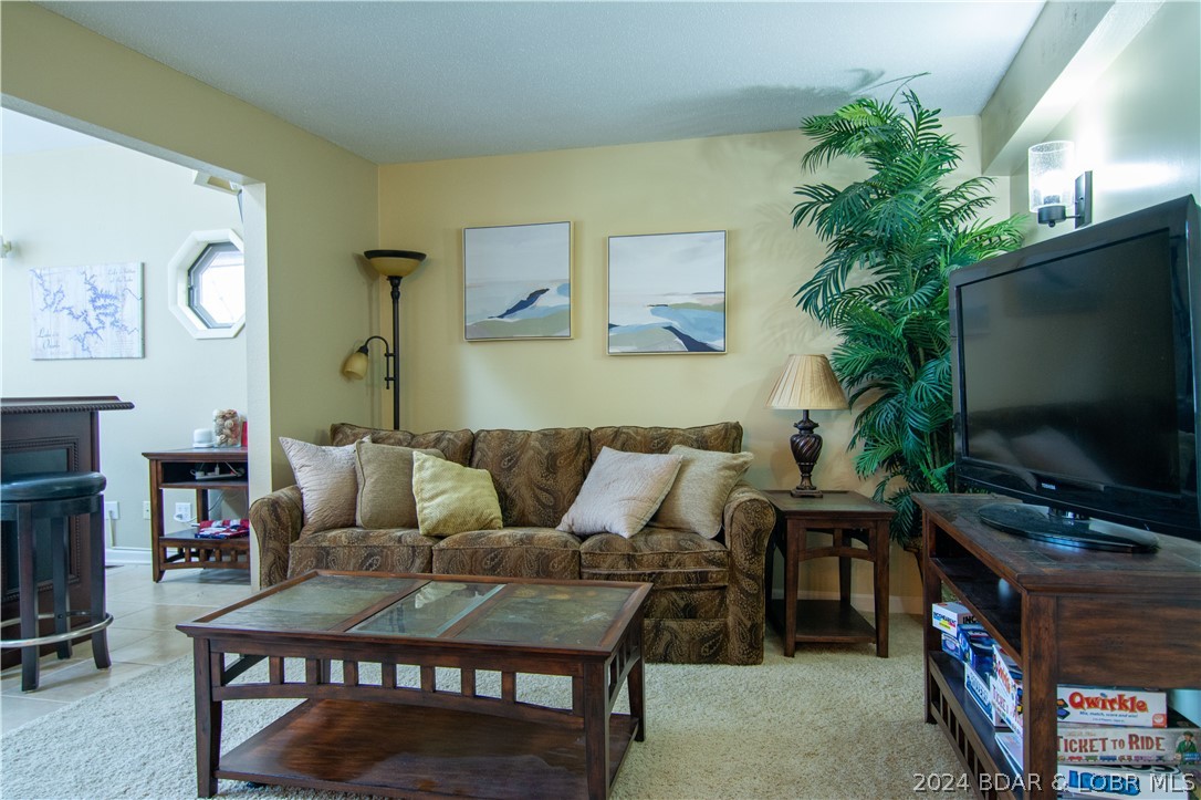 Sunrise Beach, Missouri 65079, United States, 3 Bedrooms Bedrooms, ,3 BathroomsBathrooms,Residential,Contingent,54009