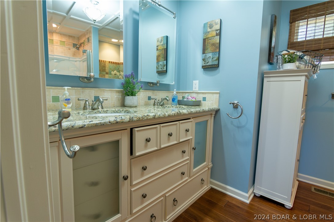 Sunrise Beach, Missouri 65079, United States, 3 Bedrooms Bedrooms, ,3 BathroomsBathrooms,Residential,Contingent,54009