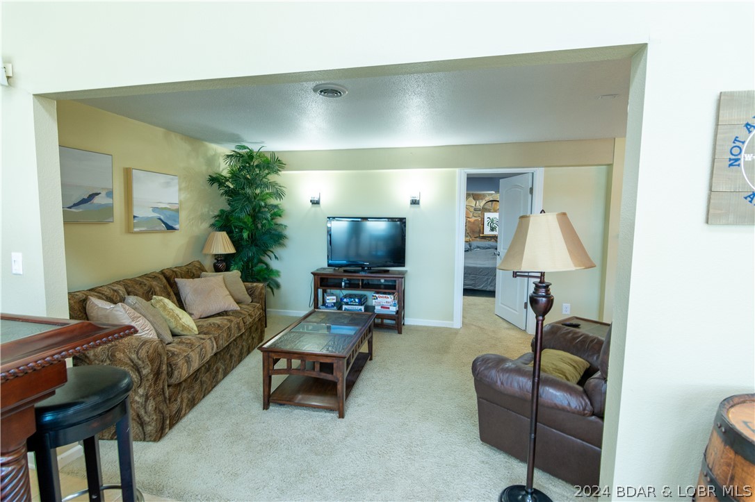 Sunrise Beach, Missouri 65079, United States, 3 Bedrooms Bedrooms, ,3 BathroomsBathrooms,Residential,Contingent,54009