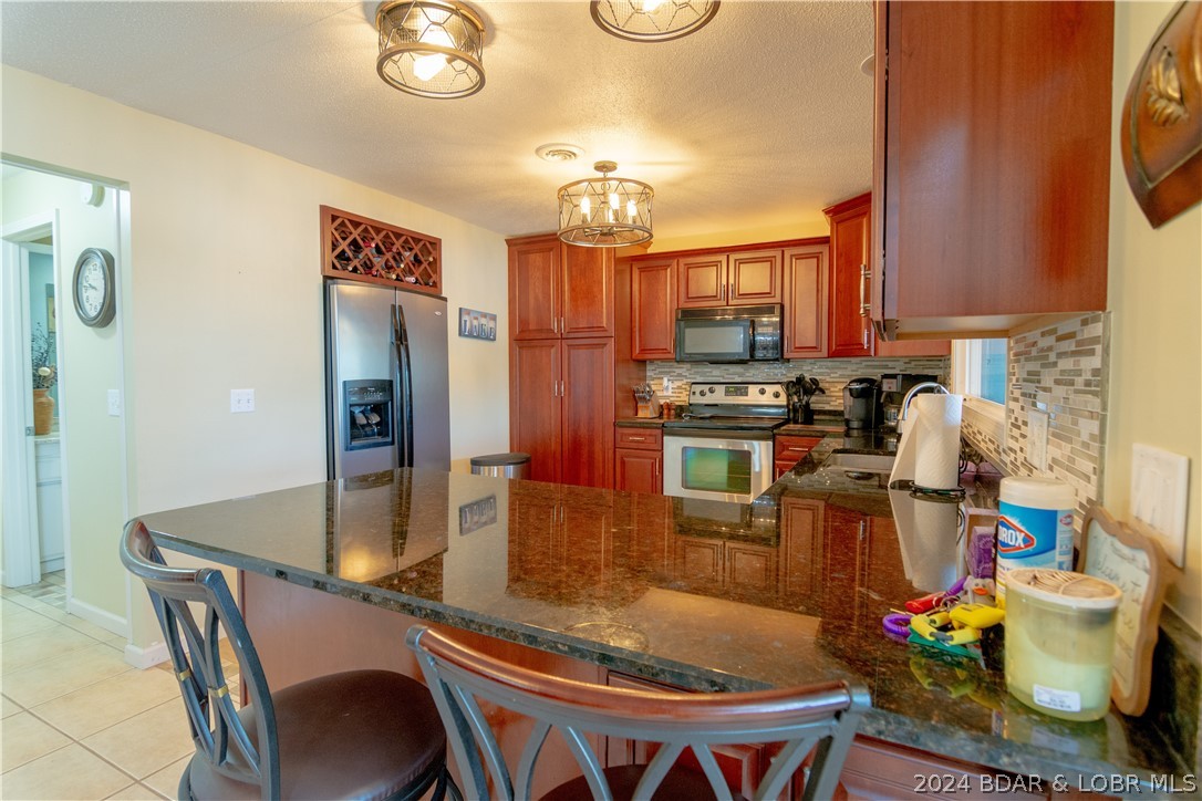 Sunrise Beach, Missouri 65079, United States, 3 Bedrooms Bedrooms, ,3 BathroomsBathrooms,Residential,Contingent,54009