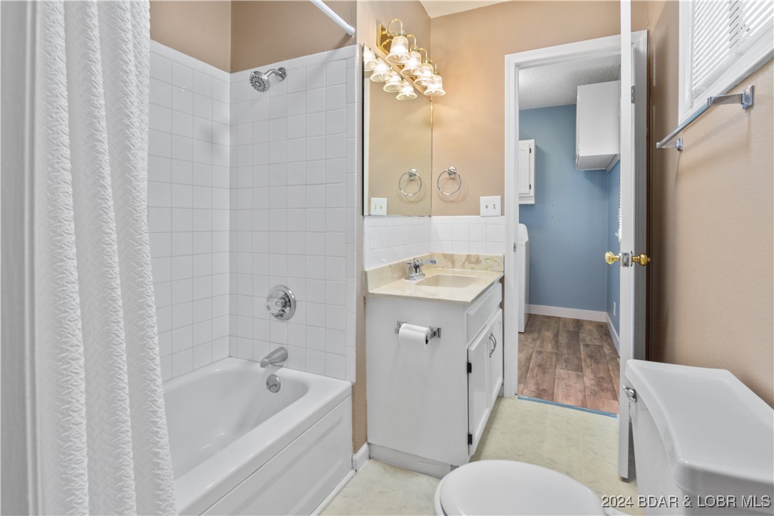 Sunrise Beach, Missouri 65079, United States, 3 Bedrooms Bedrooms, ,2 BathroomsBathrooms,Residential,Contingent,45928