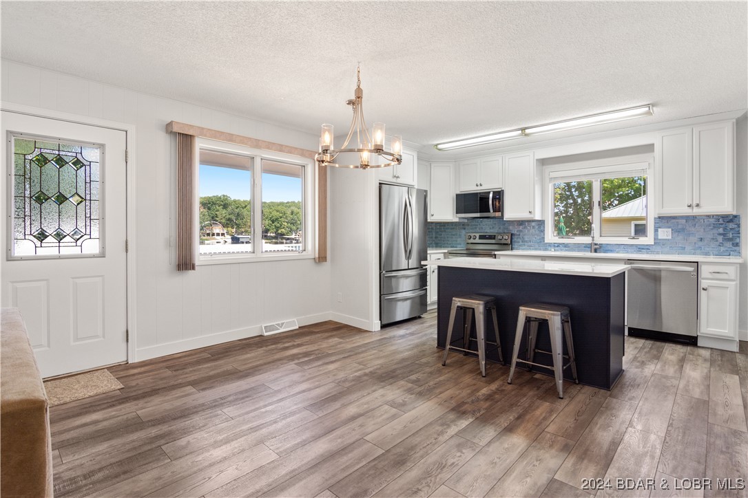 Sunrise Beach, Missouri 65079, United States, 3 Bedrooms Bedrooms, ,2 BathroomsBathrooms,Residential,Contingent,45928