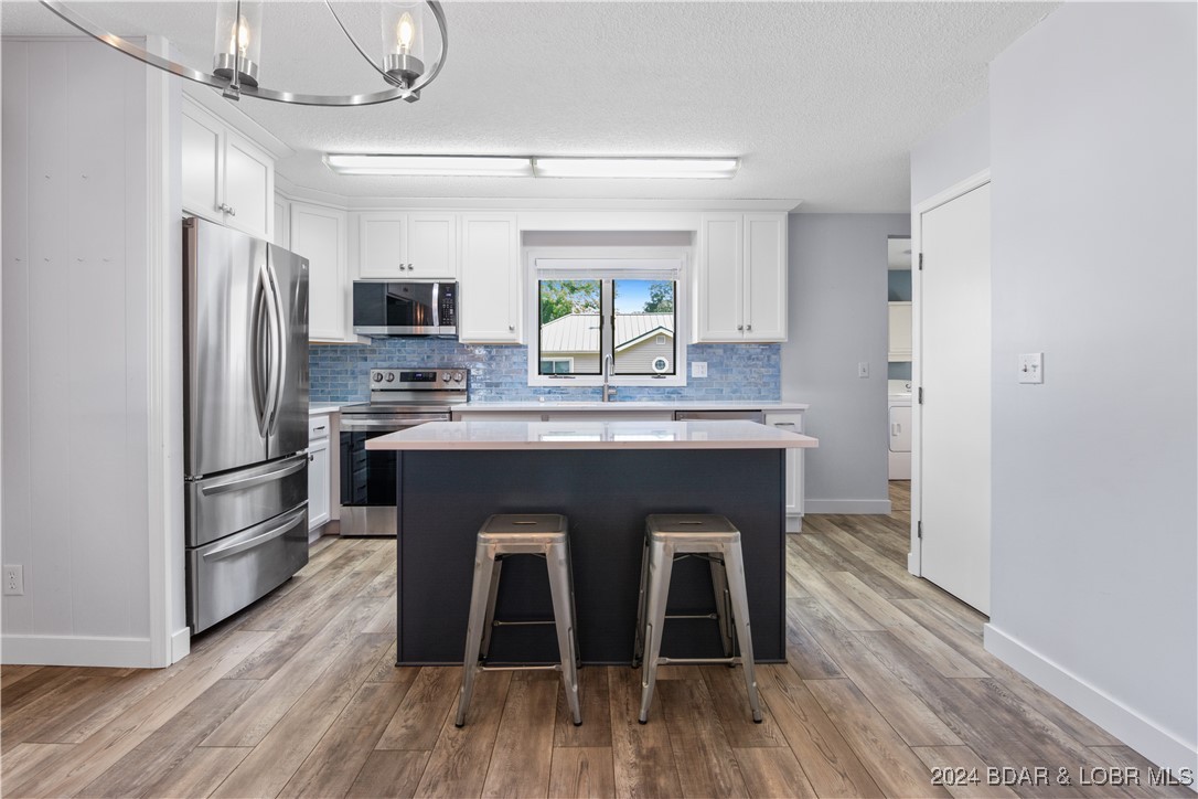 Sunrise Beach, Missouri 65079, United States, 3 Bedrooms Bedrooms, ,2 BathroomsBathrooms,Residential,Contingent,45928