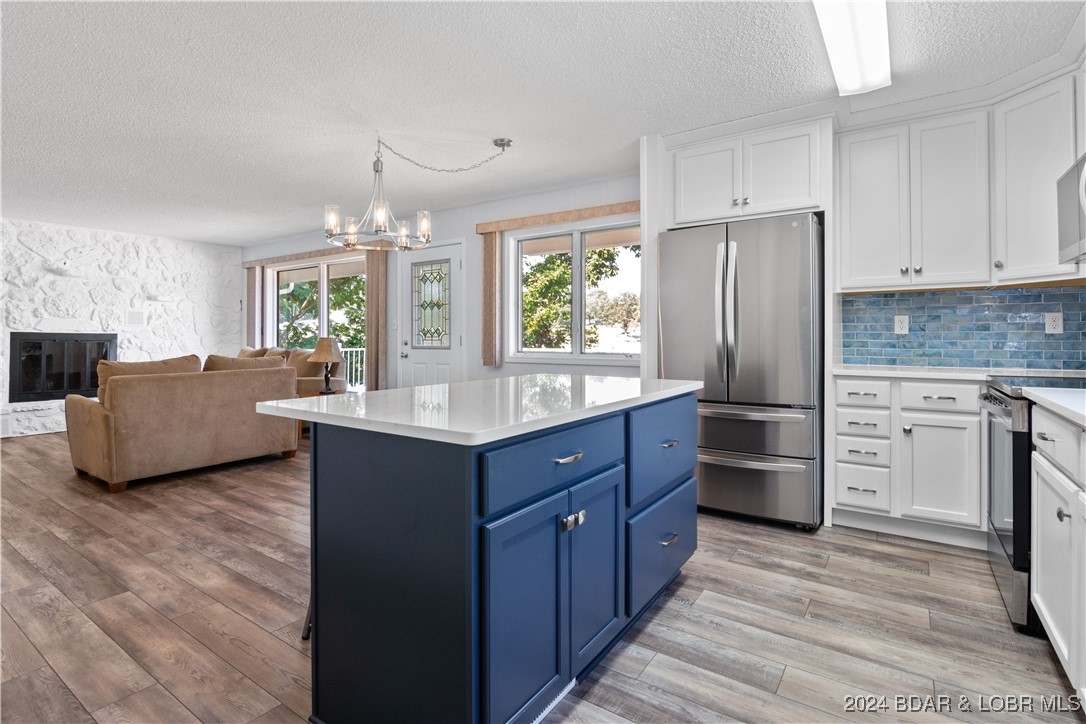 Sunrise Beach, Missouri 65079, United States, 3 Bedrooms Bedrooms, ,2 BathroomsBathrooms,Residential,Contingent,45928