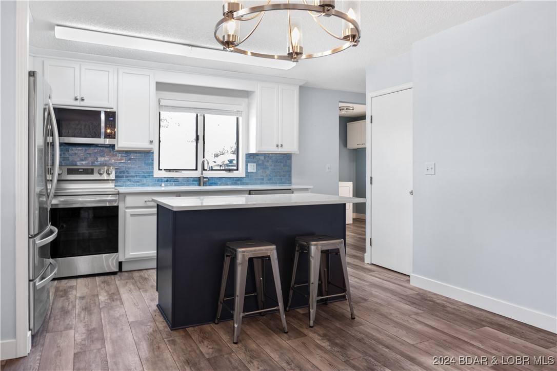 Sunrise Beach, Missouri 65079, United States, 3 Bedrooms Bedrooms, ,2 BathroomsBathrooms,Residential,Contingent,45928