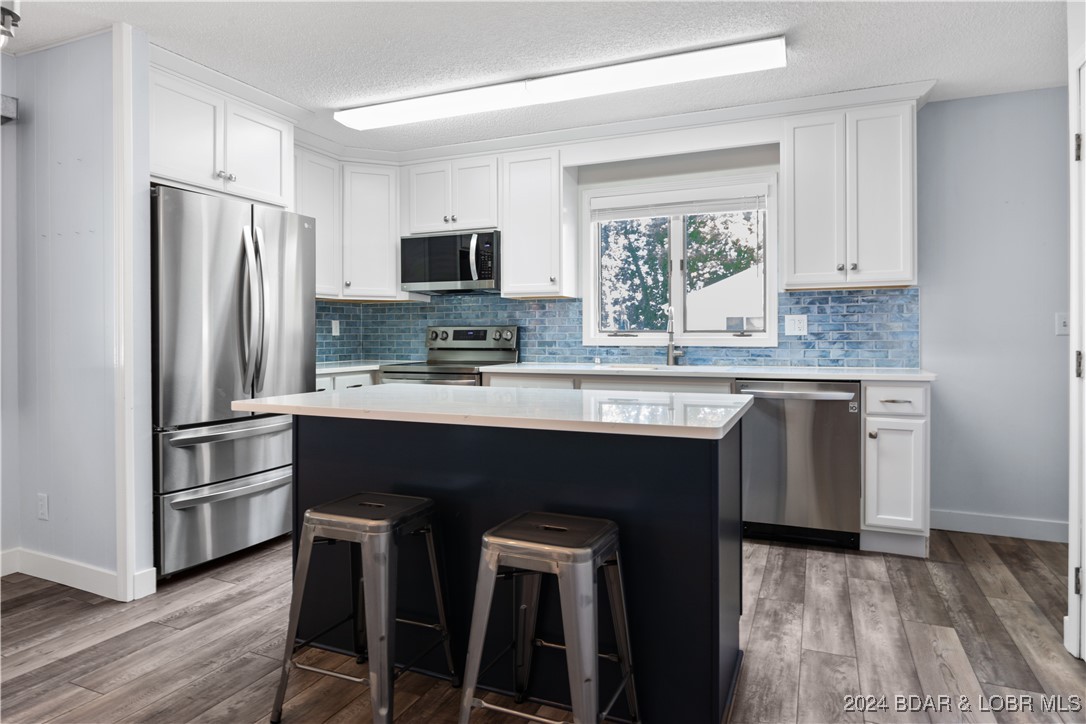 Sunrise Beach, Missouri 65079, United States, 3 Bedrooms Bedrooms, ,2 BathroomsBathrooms,Residential,Contingent,45928