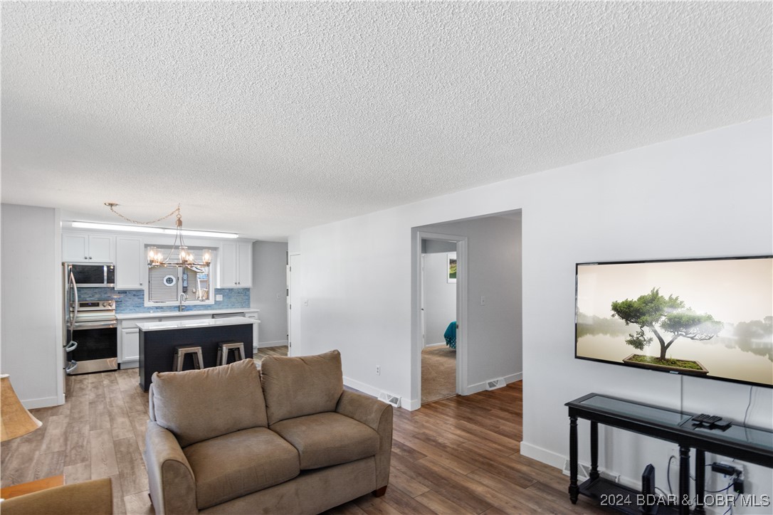 Sunrise Beach, Missouri 65079, United States, 3 Bedrooms Bedrooms, ,2 BathroomsBathrooms,Residential,Contingent,45928