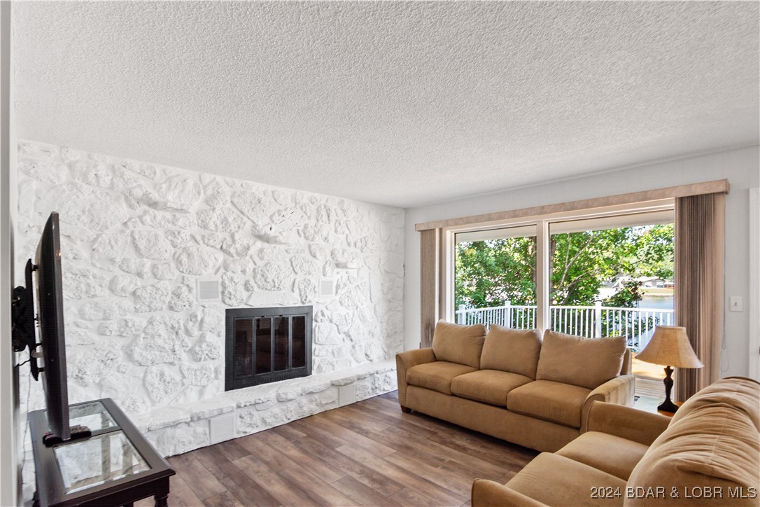 Sunrise Beach, Missouri 65079, United States, 3 Bedrooms Bedrooms, ,2 BathroomsBathrooms,Residential,Contingent,45928