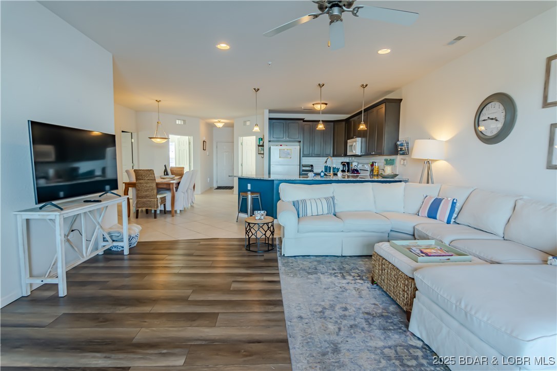 Osage Beach, Missouri 65065, United States, 3 Bedrooms Bedrooms, ,2 BathroomsBathrooms,Residential,Active,18358