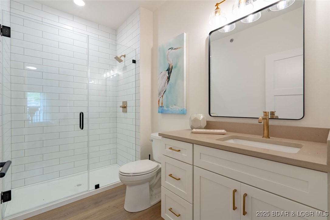 Robins at the Waters Edge Condominium - Residential