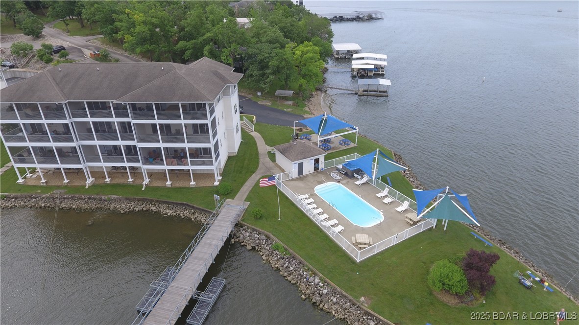 Robins at the Waters Edge Condominium - Residential