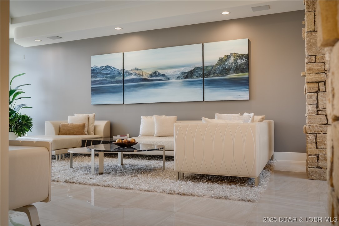 Lake Ozark, Missouri 65049, United States, 5 Bedrooms Bedrooms, ,6 BathroomsBathrooms,Residential,Active,220503