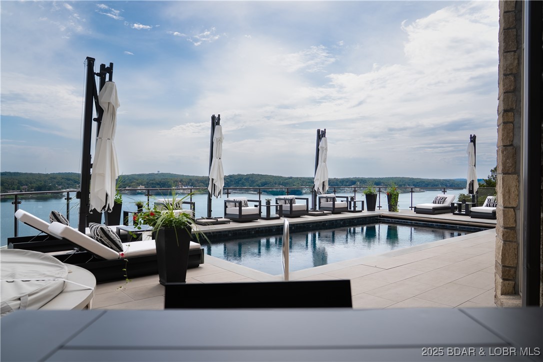 Lake Ozark, Missouri 65049, United States, 5 Bedrooms Bedrooms, ,6 BathroomsBathrooms,Residential,Active,220503