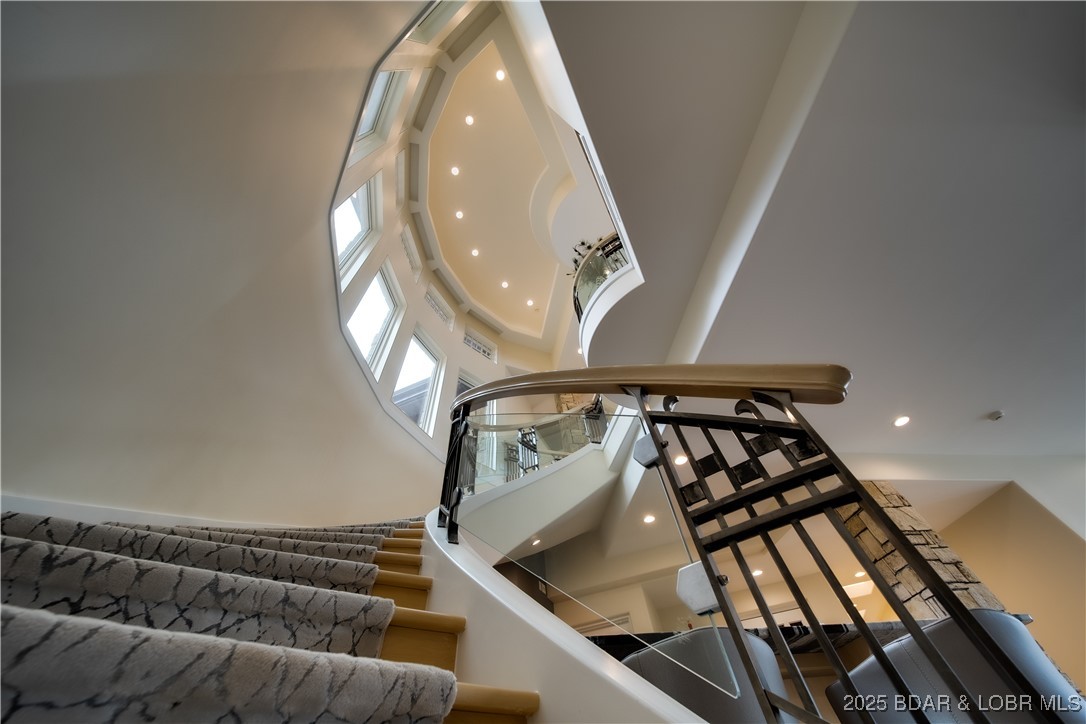 Lake Ozark, Missouri 65049, United States, 5 Bedrooms Bedrooms, ,6 BathroomsBathrooms,Residential,Active,220503