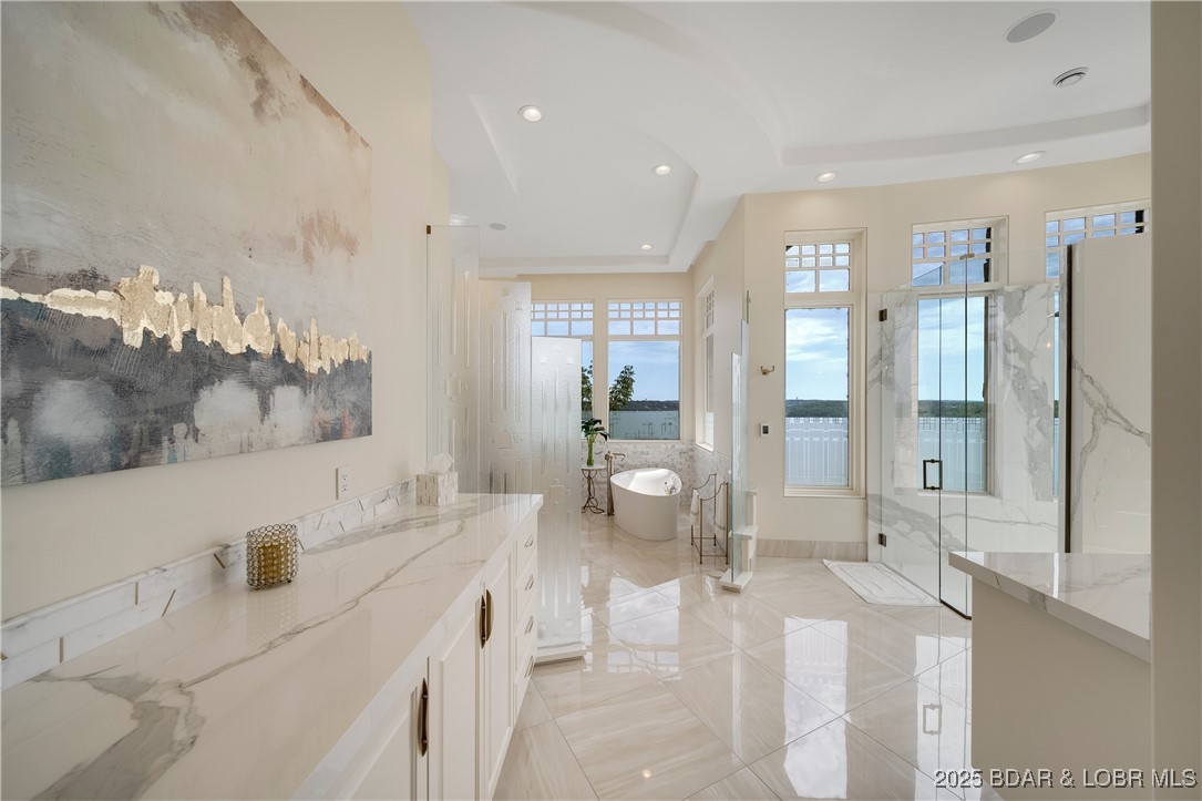 Lake Ozark, Missouri 65049, United States, 5 Bedrooms Bedrooms, ,6 BathroomsBathrooms,Residential,Active,220503