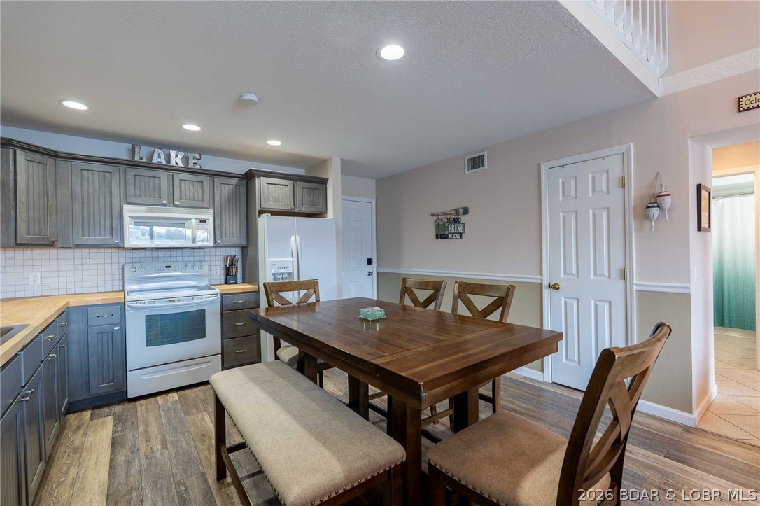 Pelican Bay Condominium - Residential