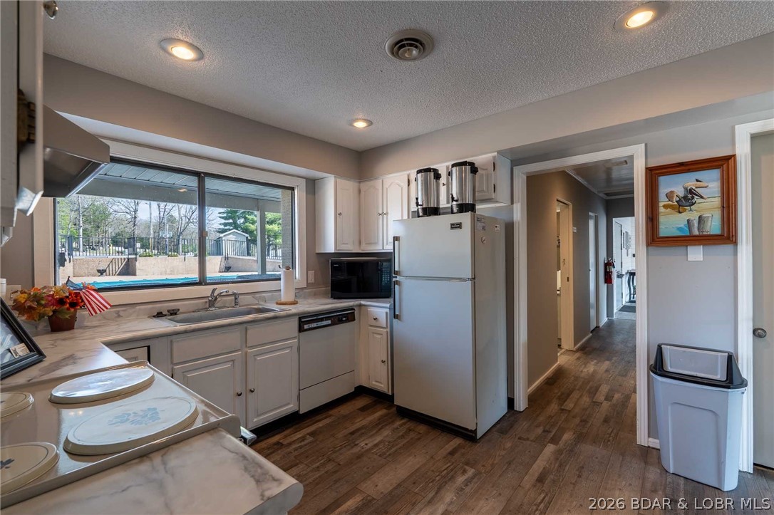 Pelican Bay Condominium - Residential