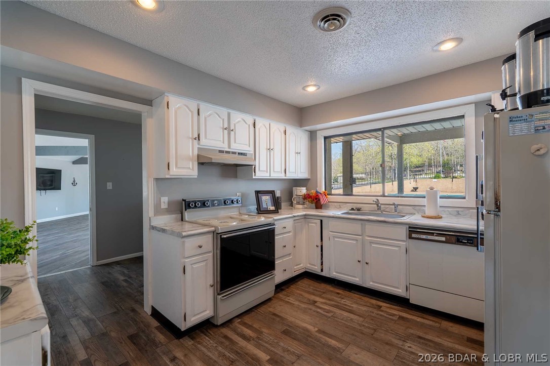 Pelican Bay Condominium - Residential