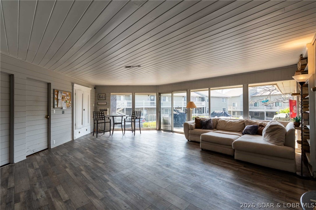 Pelican Bay Condominium - Residential