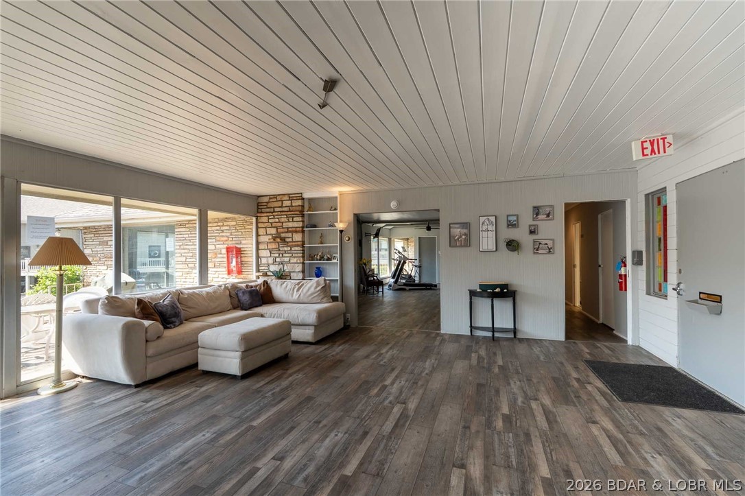 Pelican Bay Condominium - Residential