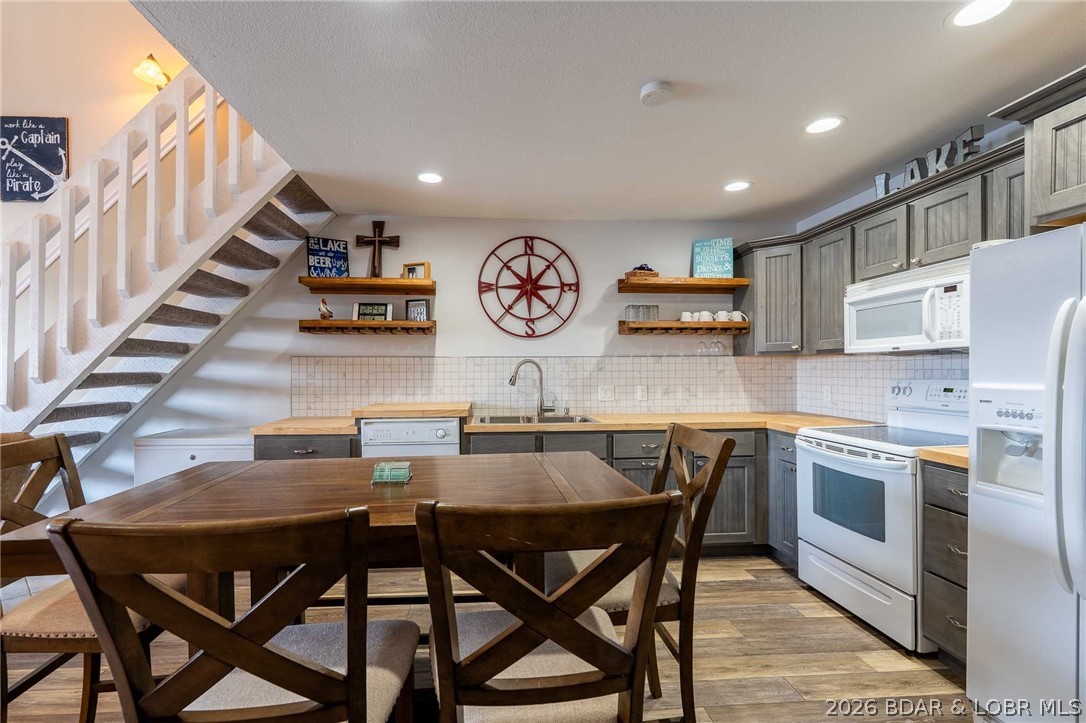 Pelican Bay Condominium - Residential