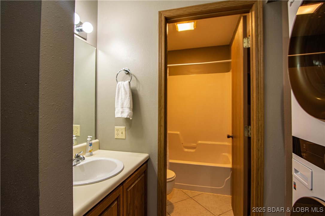 Lake Ozark, Missouri 65049, United States, 2 Bedrooms Bedrooms, ,2 BathroomsBathrooms,Residential,Active,173666