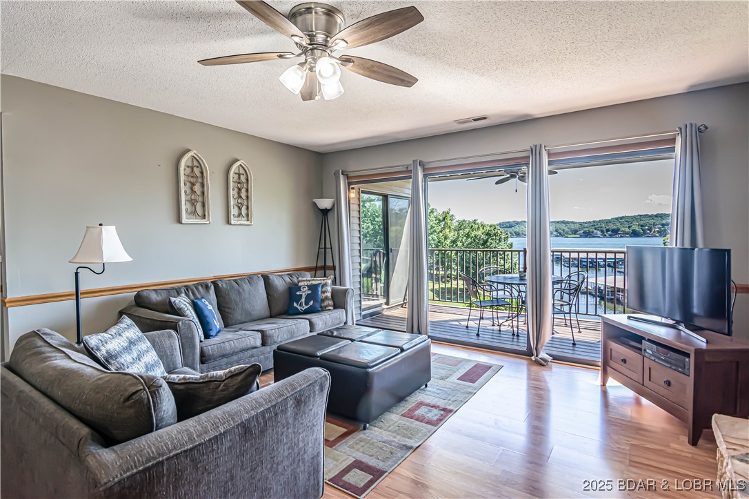 Lake Ozark, Missouri 65049, United States, 2 Bedrooms Bedrooms, ,2 BathroomsBathrooms,Residential,Active,173666