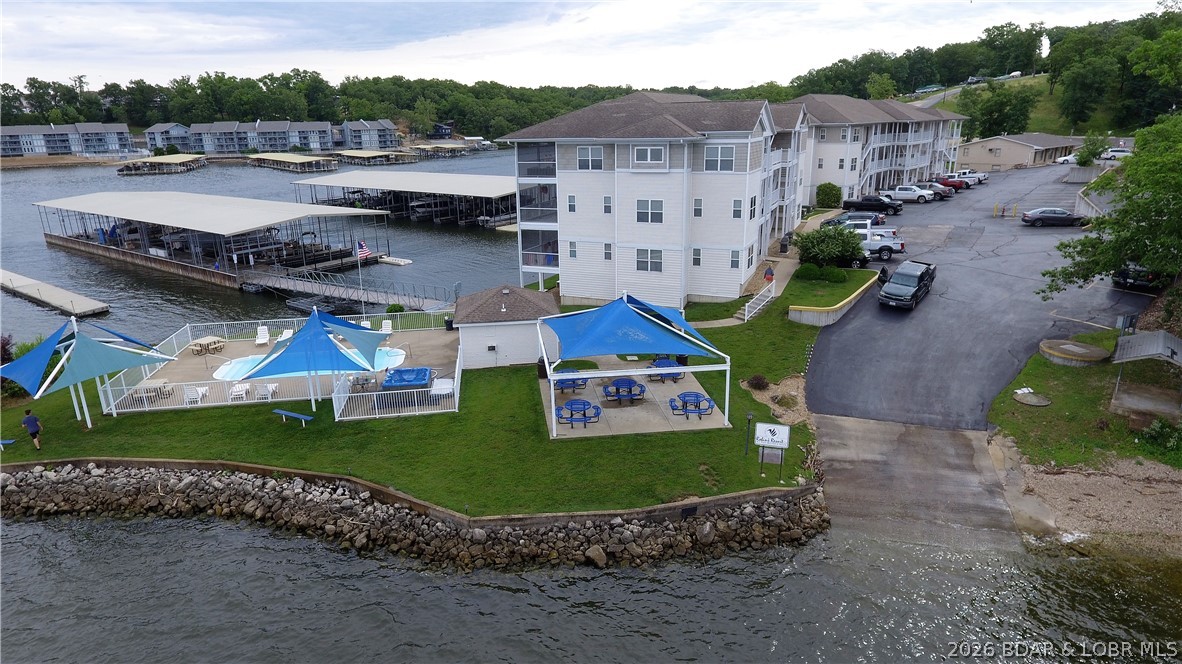 Robins at the Waters Edge Condominium - Residential