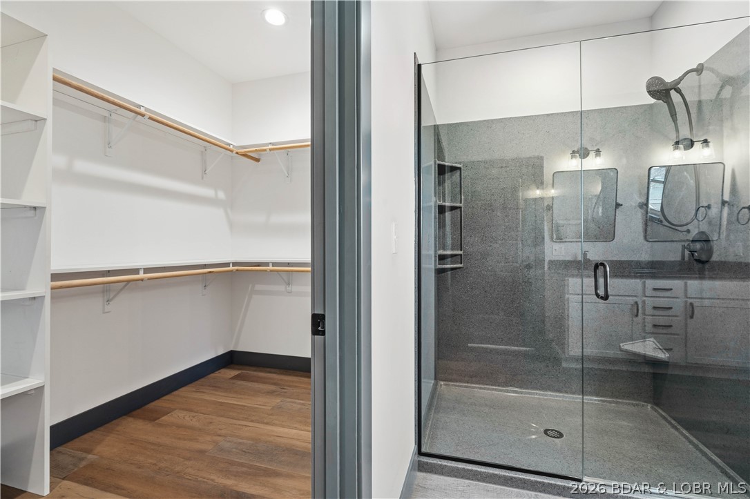 Los Breezes - Residential