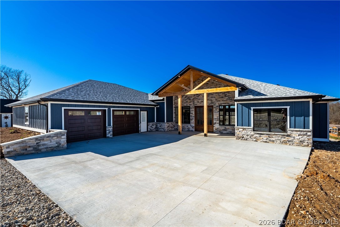 Los Breezes - Residential