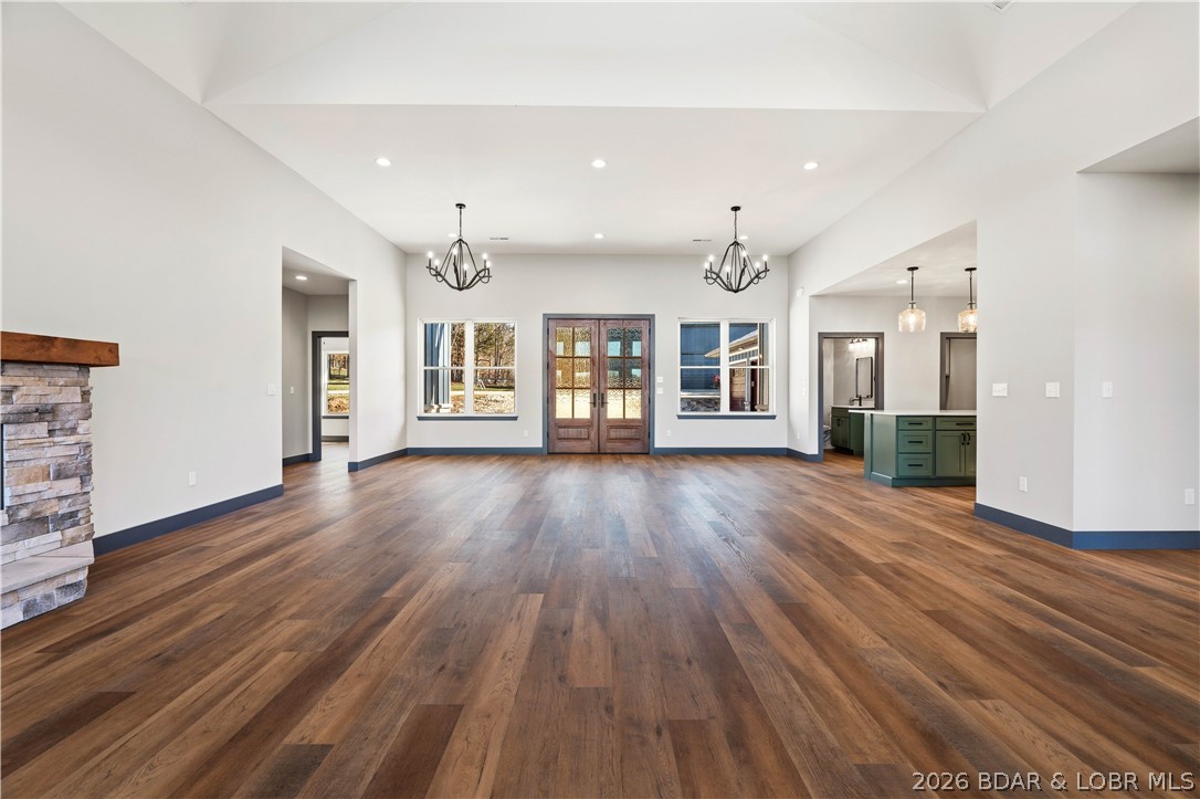 Los Breezes - Residential