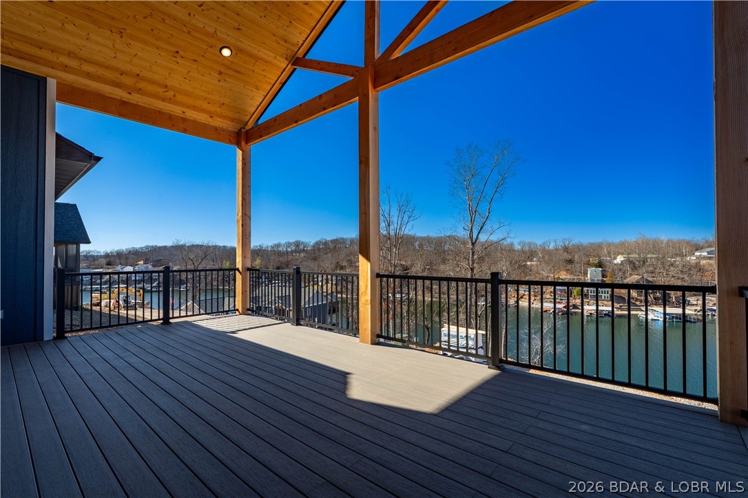 Los Breezes - Residential