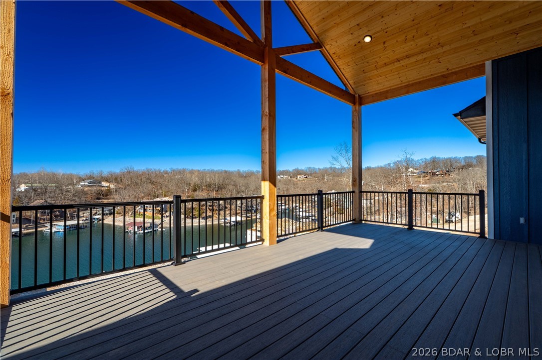 Los Breezes - Residential