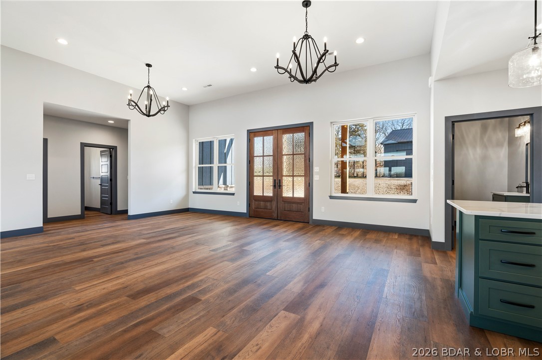 Los Breezes - Residential