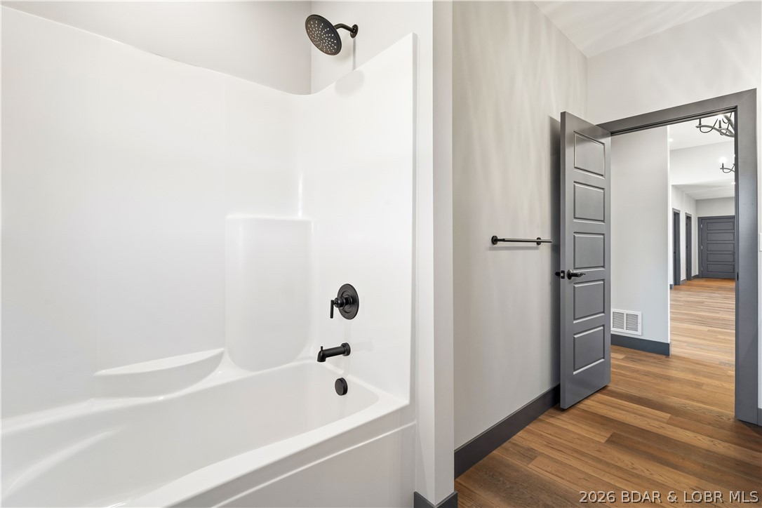 Los Breezes - Residential