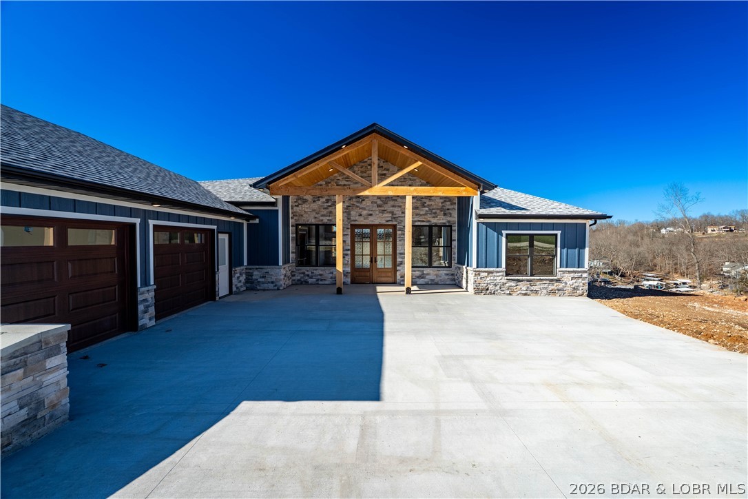 Los Breezes - Residential