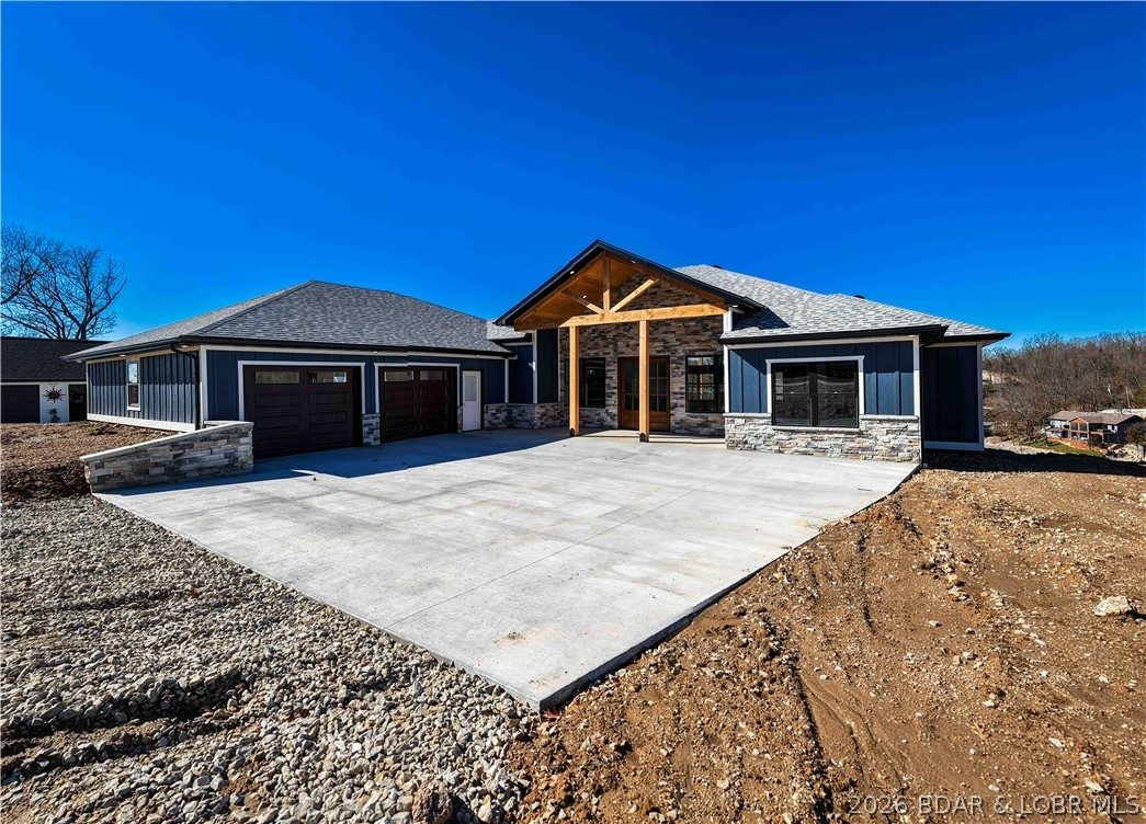 Los Breezes - Residential