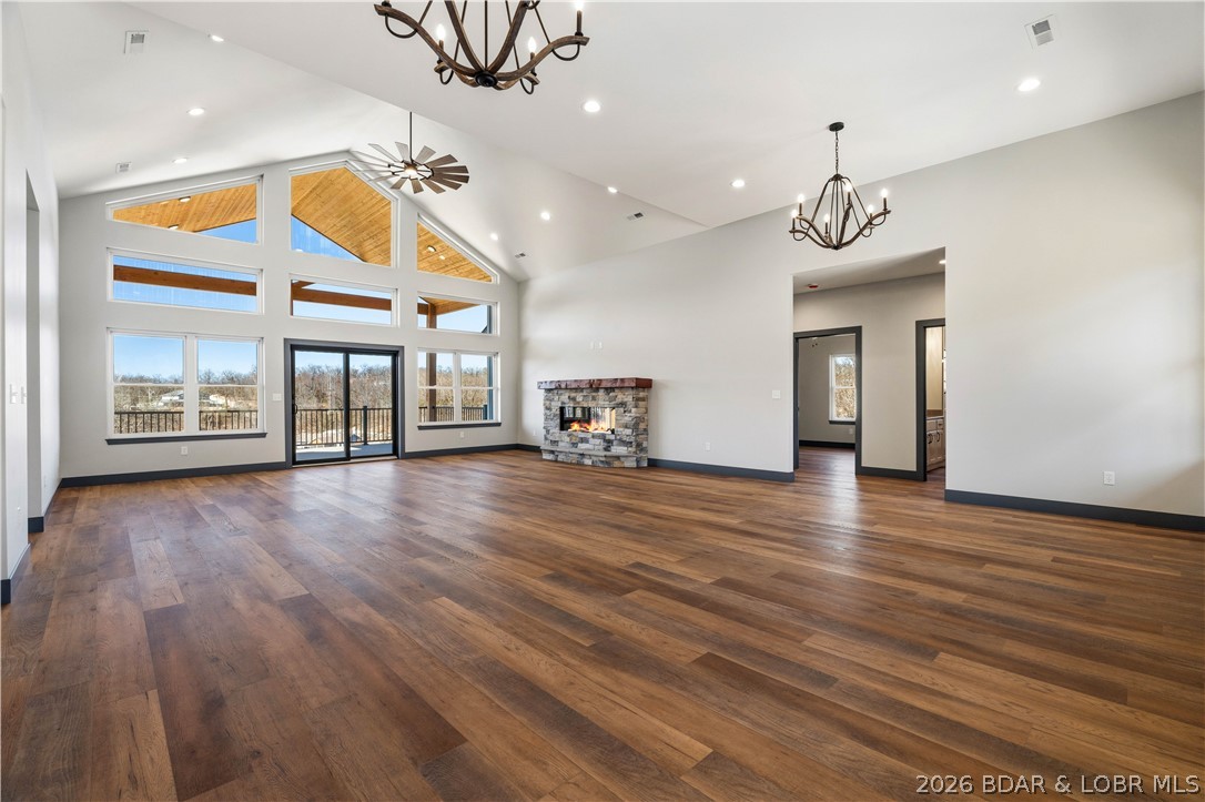 Los Breezes - Residential