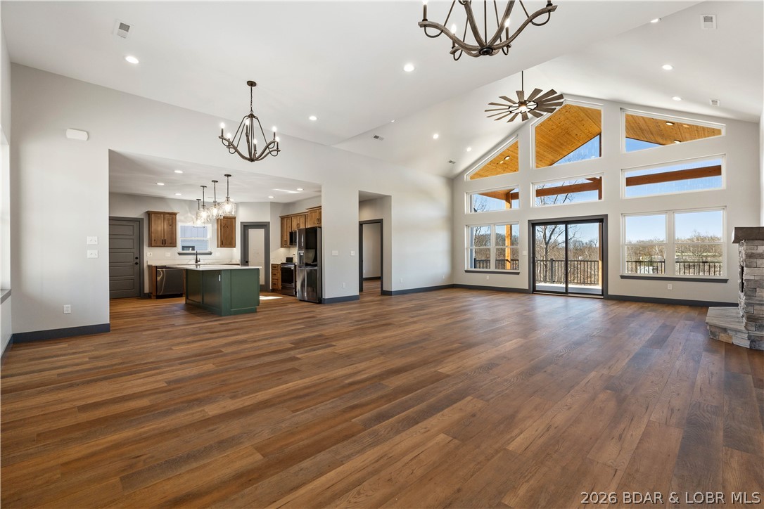 Los Breezes - Residential