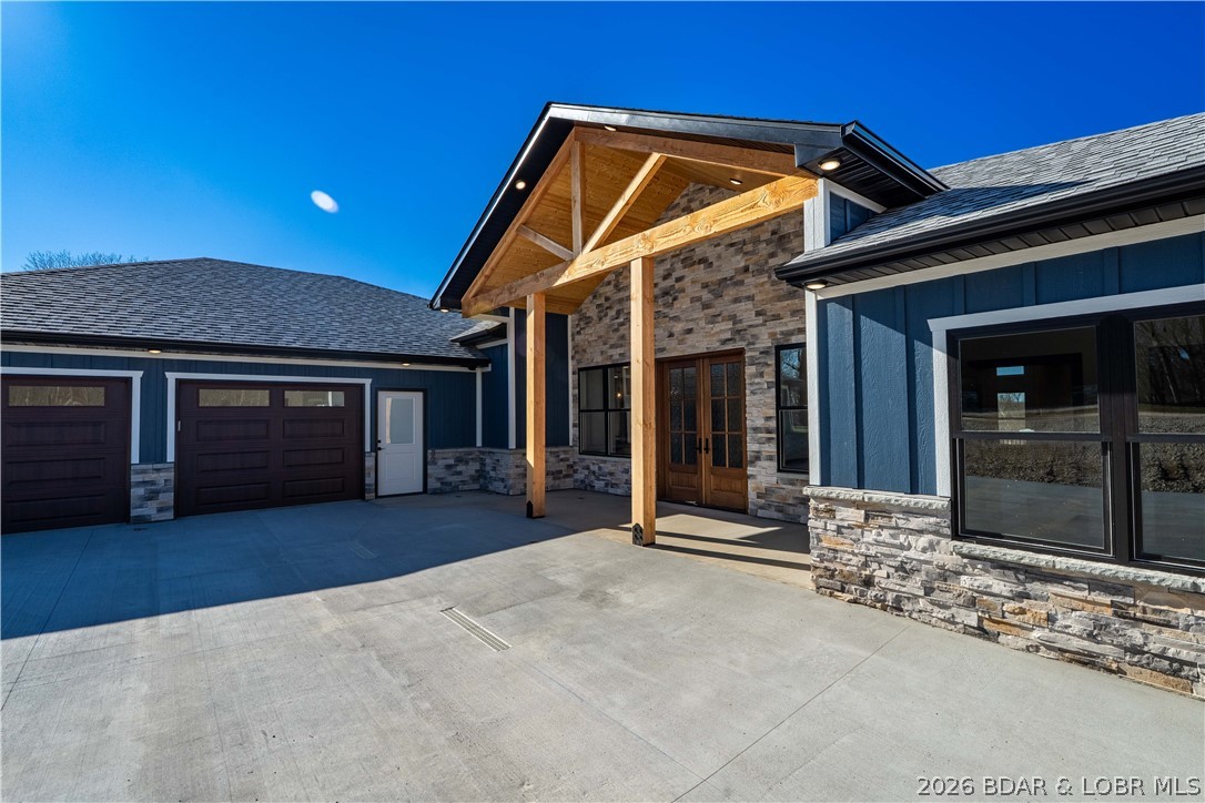 Los Breezes - Residential