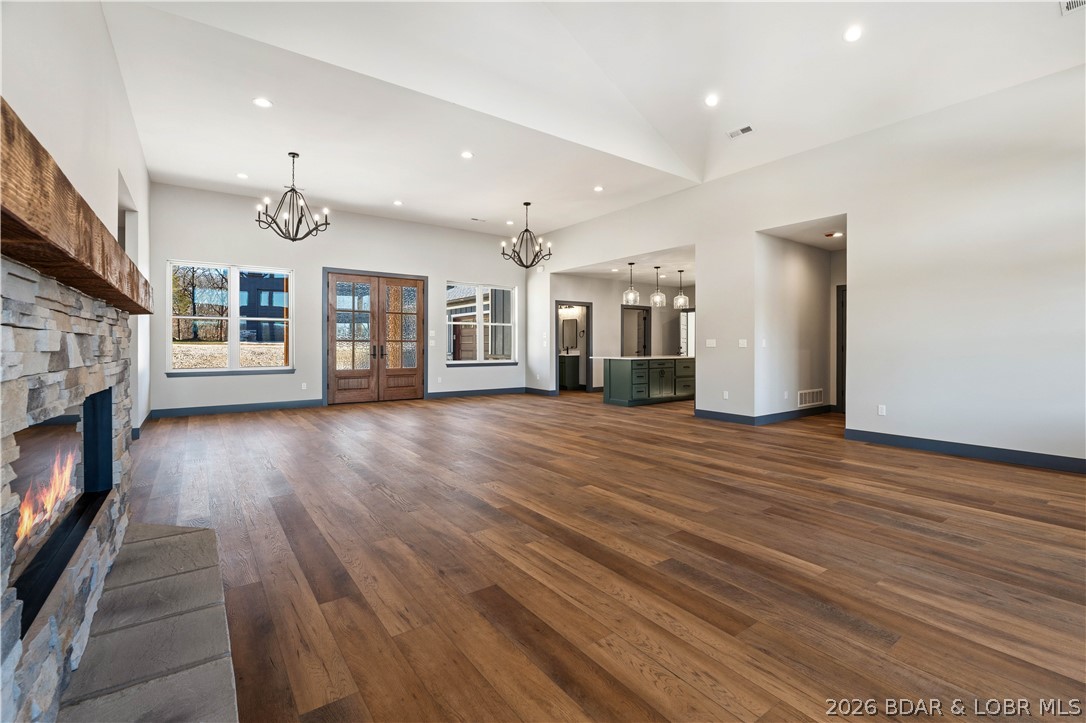 Los Breezes - Residential