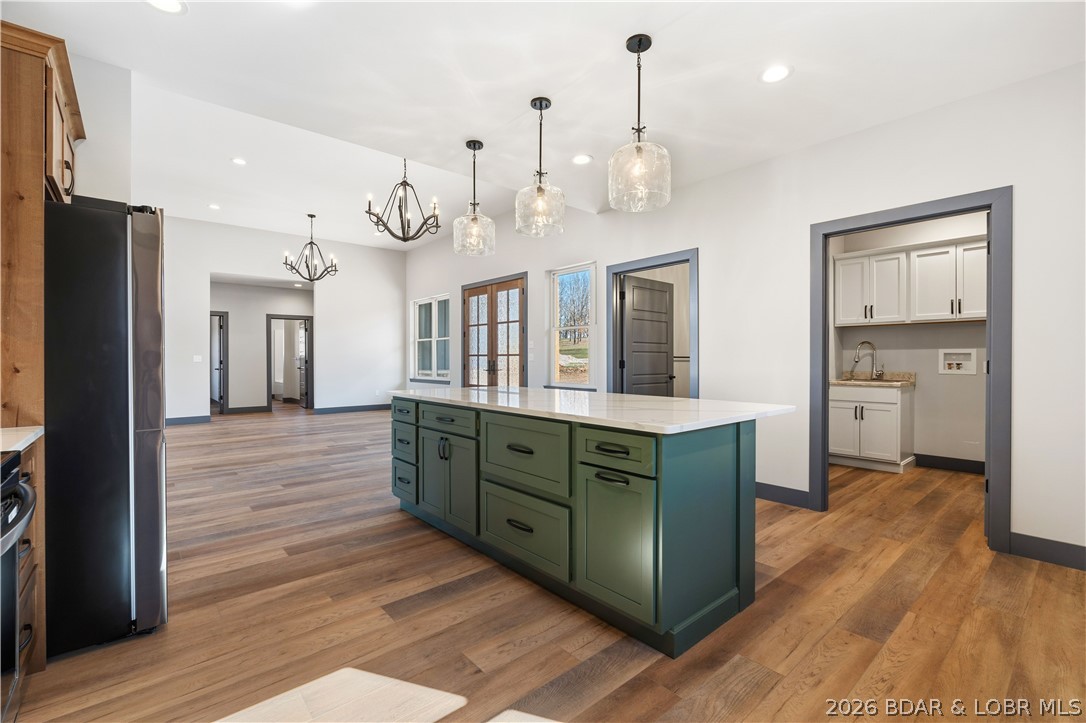 Los Breezes - Residential