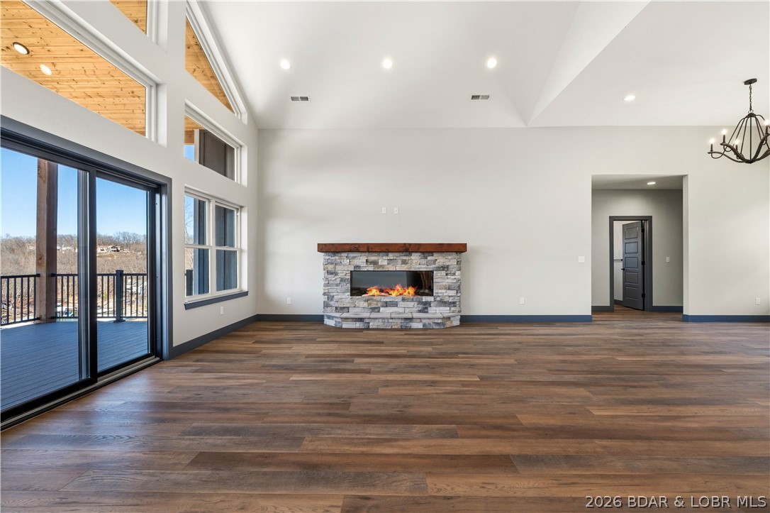 Los Breezes - Residential