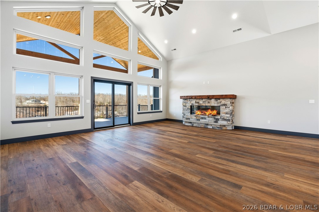 Los Breezes - Residential