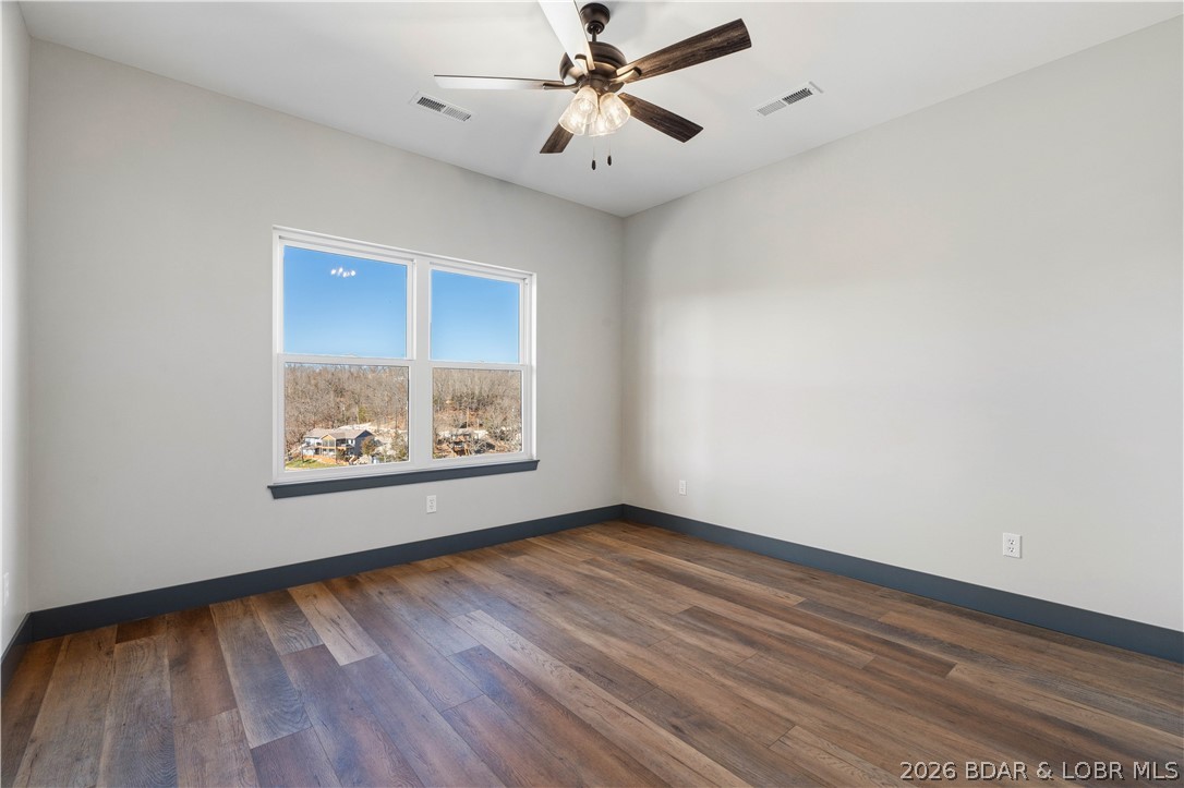 Los Breezes - Residential