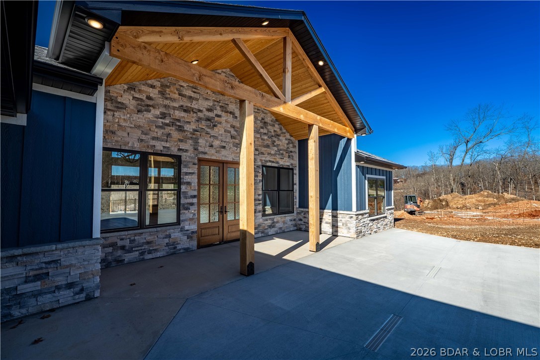 Los Breezes - Residential